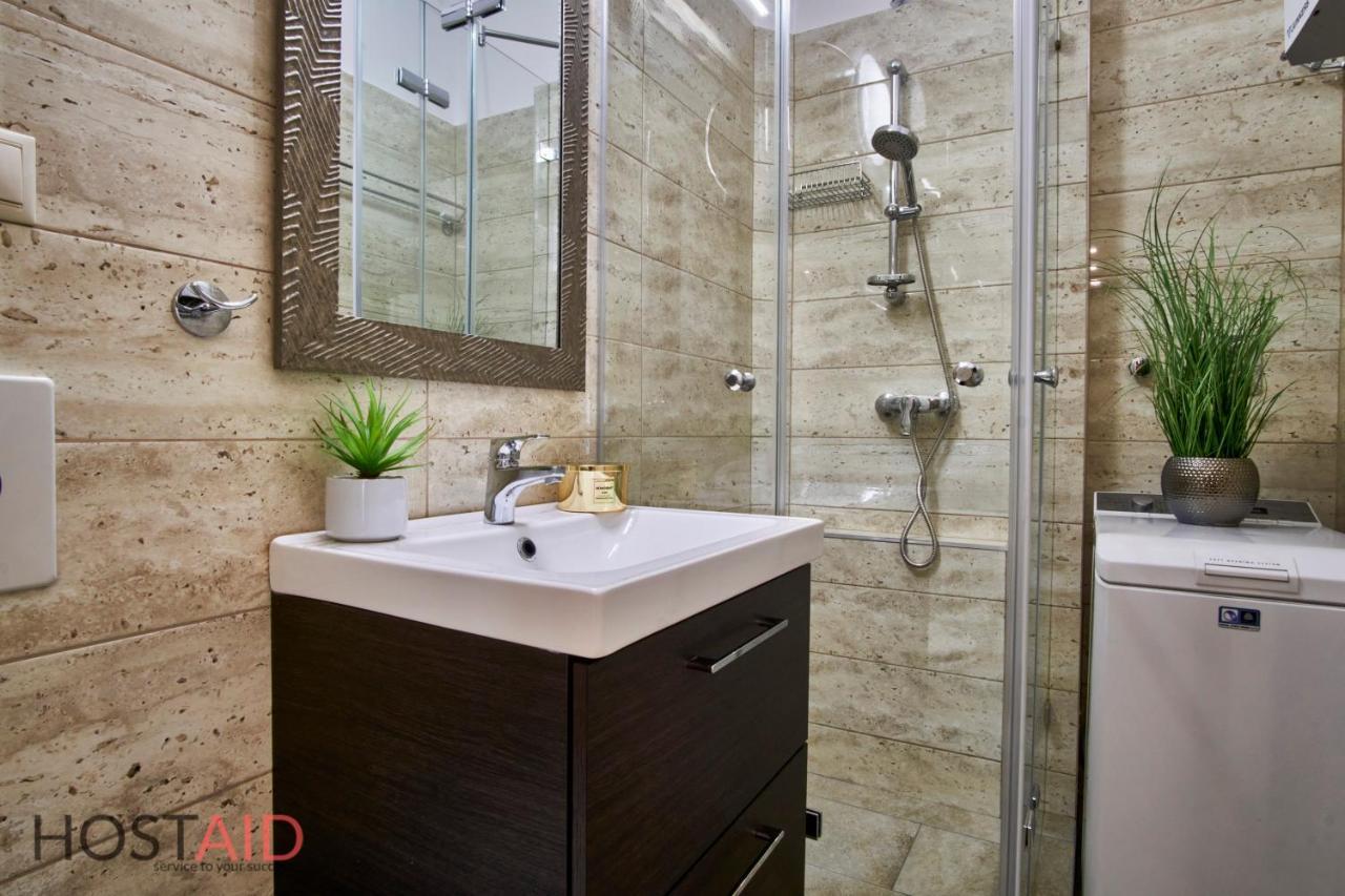 R7 Design Apartment - Hostaid Budapest Ngoại thất bức ảnh